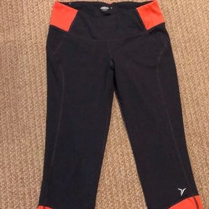 Old Navy Active 3/4 Leggings